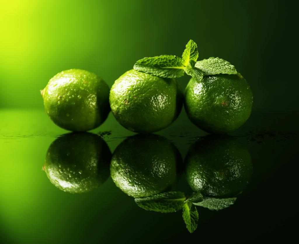 Squeezing limes hotsell