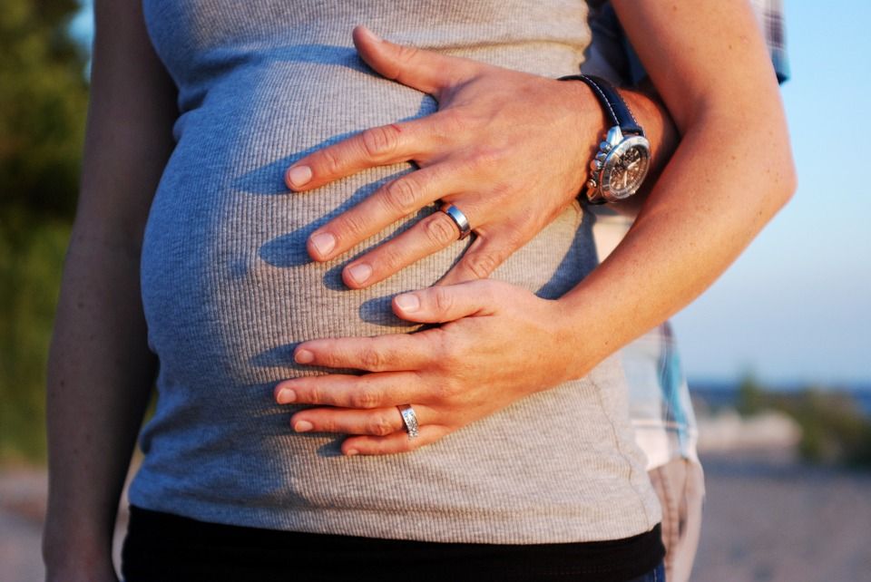 Non solo la malattia mentale della madre, ma anche quella del padre aumenta le possibilità di parto pretermine: studio