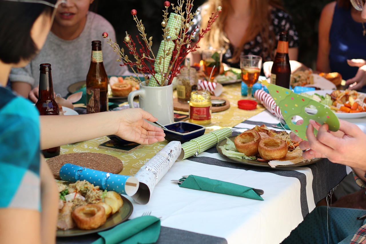 Vous craignez de trop manger pendant les fêtes ? Des experts partagent des conseils pour éviter la prise de poids